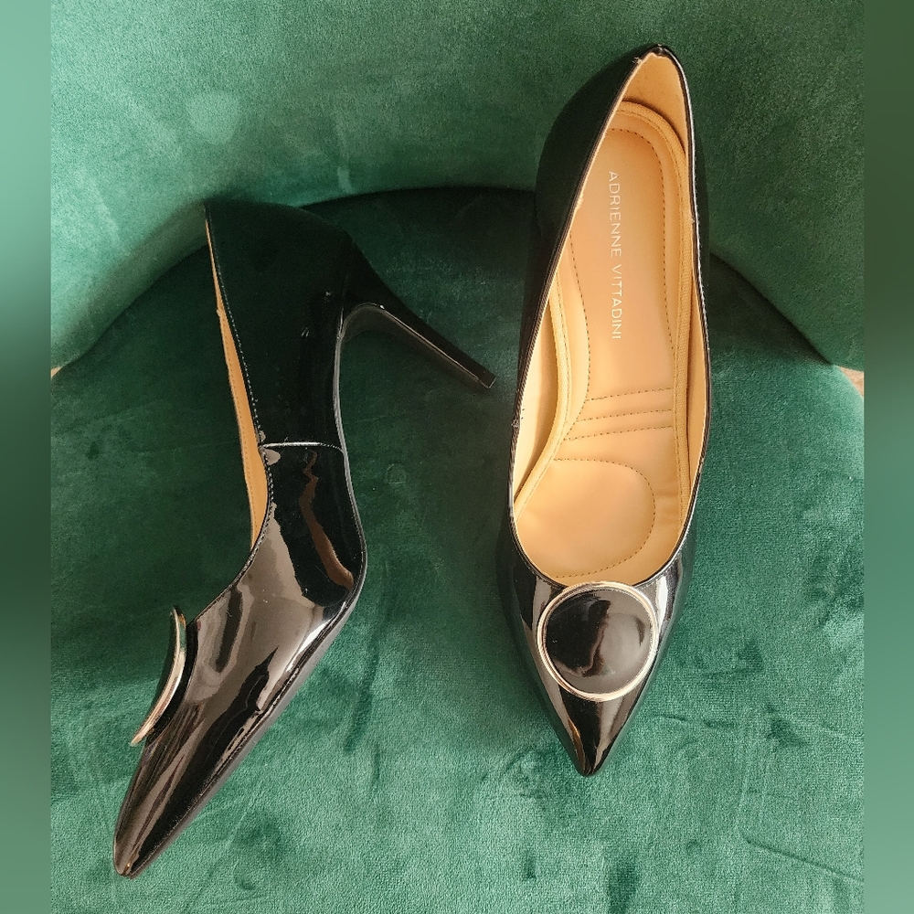Adrienne Vittadini Norah Glossy Black Heels With Round Buckle Detail Size 10M